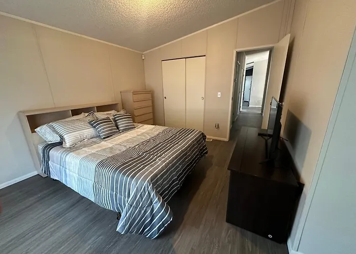 Cute And Cozy River House! Holiday home